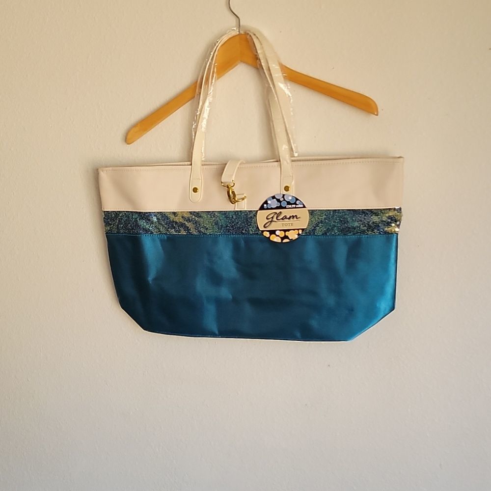 NWT glam tote with zipper and 2 pockets